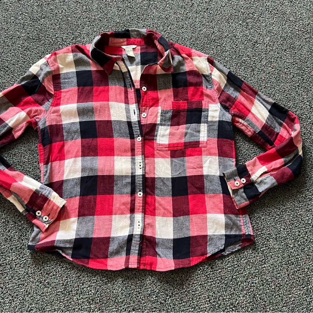 FOREVER21 Red Black & White Plaid Long-Sleeve Button Down Shirt Modest Top Sz S